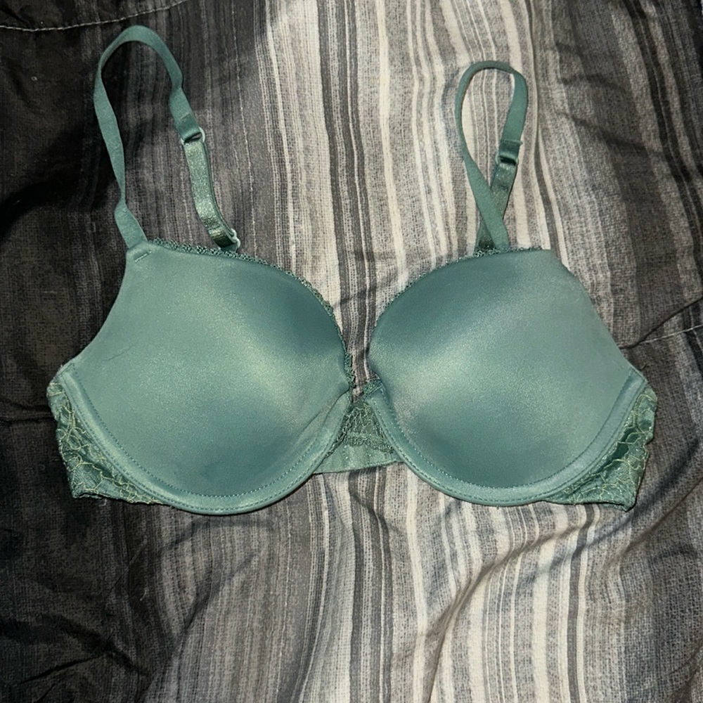 ⚠️LAST 2 WEEKS TO PURCHASE— green push up bra💚